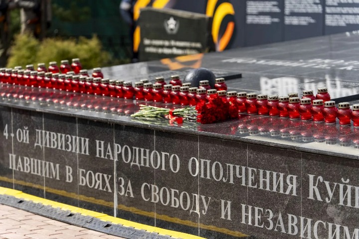 В подмосковной деревне Щекутино вновь зажгли Огонь Памяти с частицей пламени из Севастополя и Керчи