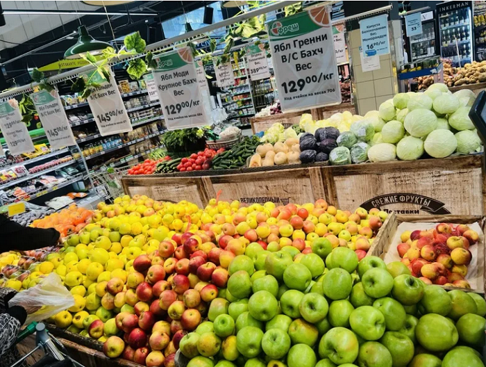 В Севастополе сохраняют стабильность цен на продукты питания: за неделю не подорожала курица, свежие овощи и молоко